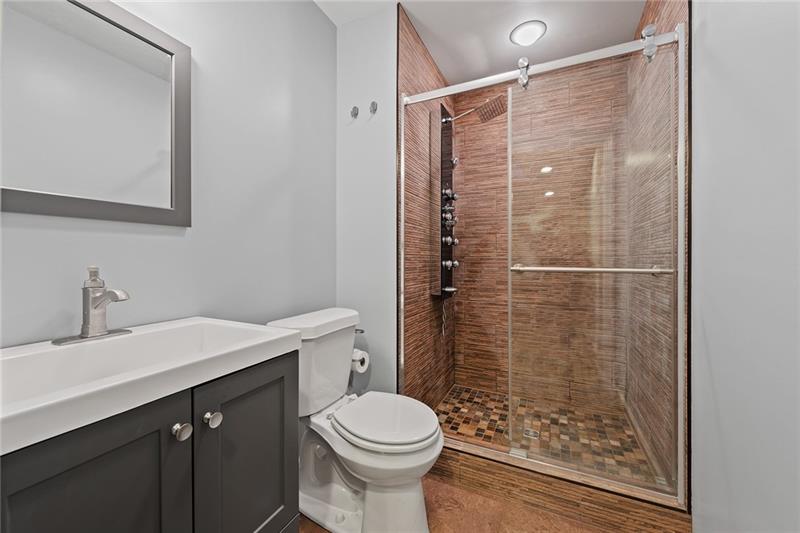 226 Cobblestone Drive Pittsburgh, PA 15237 - Photo 20 of 25 Full bath