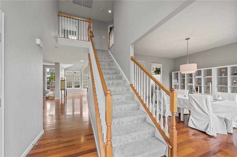 226 Cobblestone Drive Pittsburgh, PA 15237 - Photo 3 of 25 Entry