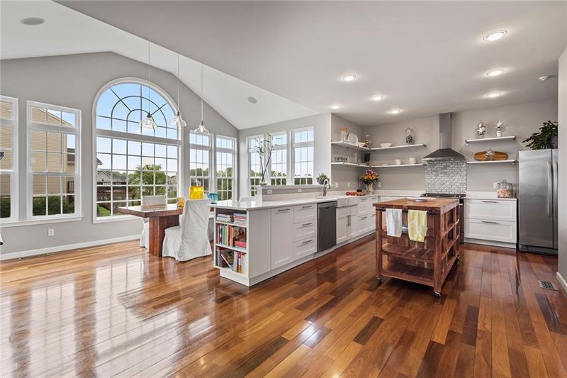 226 Cobblestone Drive Pittsburgh, PA 15237 - Photo 5 of 25 Kitchen