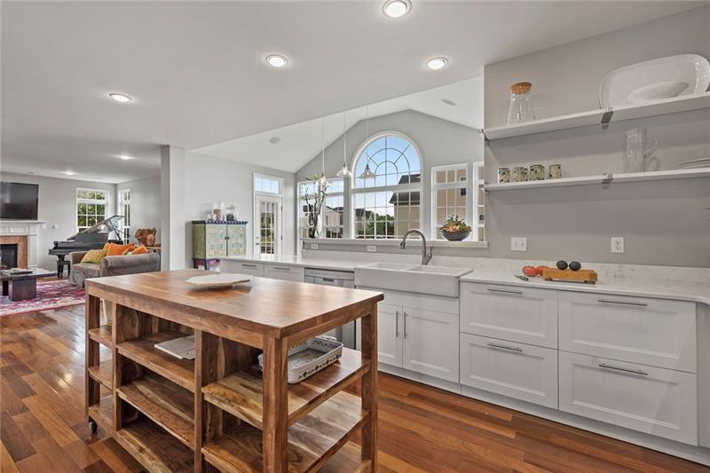 226 Cobblestone Drive Pittsburgh, PA 15237 - Photo 6 of 25 Kitchen