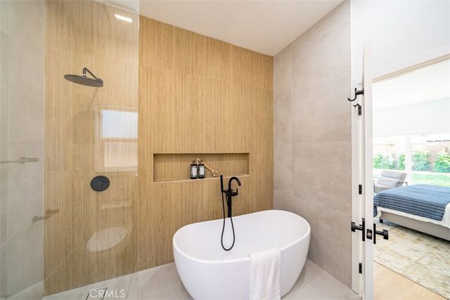 $1,465,000 | 3434 South Redondo Boulevard, Los Angeles, CA 90016