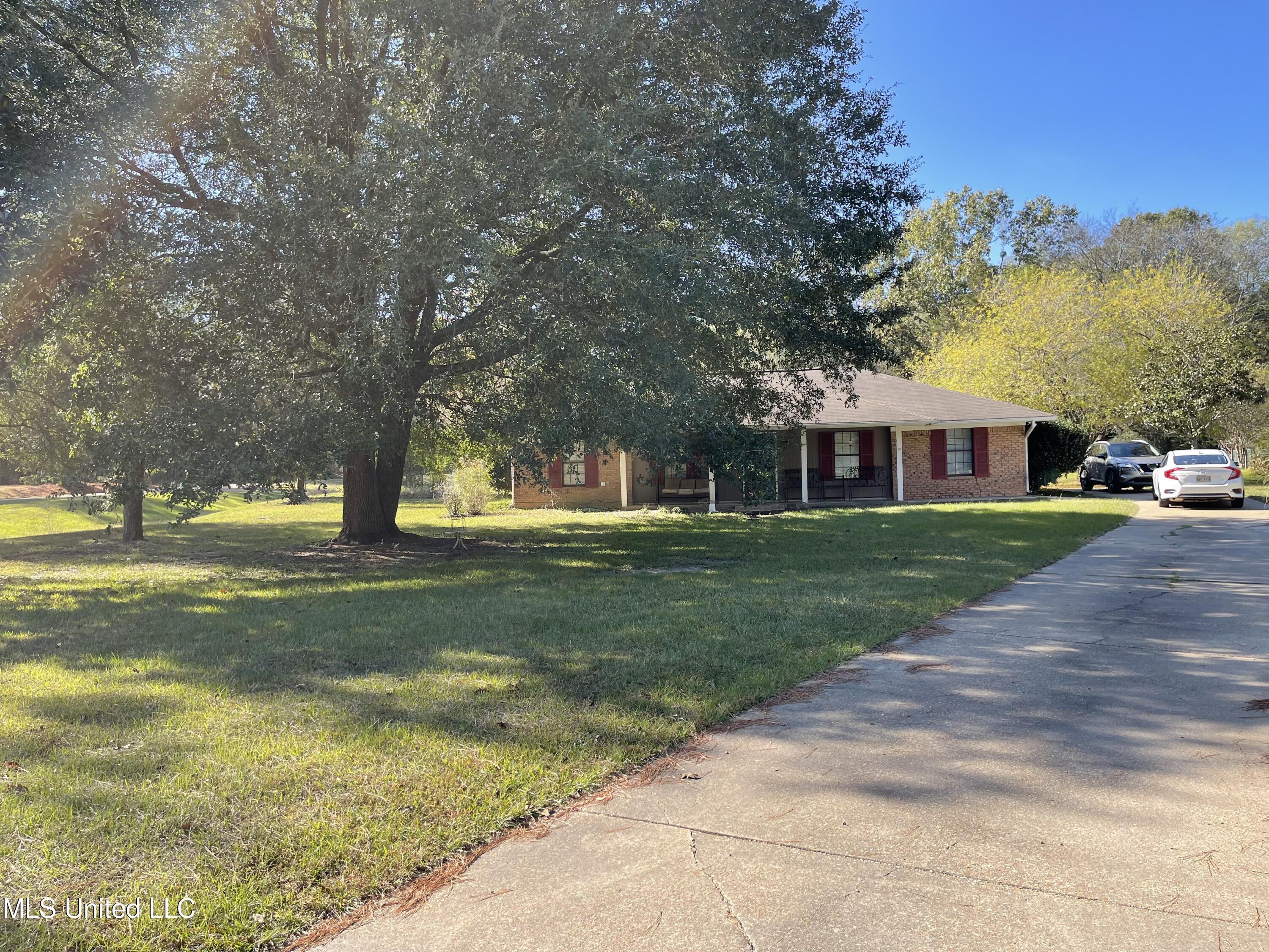 301 Lake Heather Road Brandon, MS 39047 - Photo 12 of 17 Front Yard