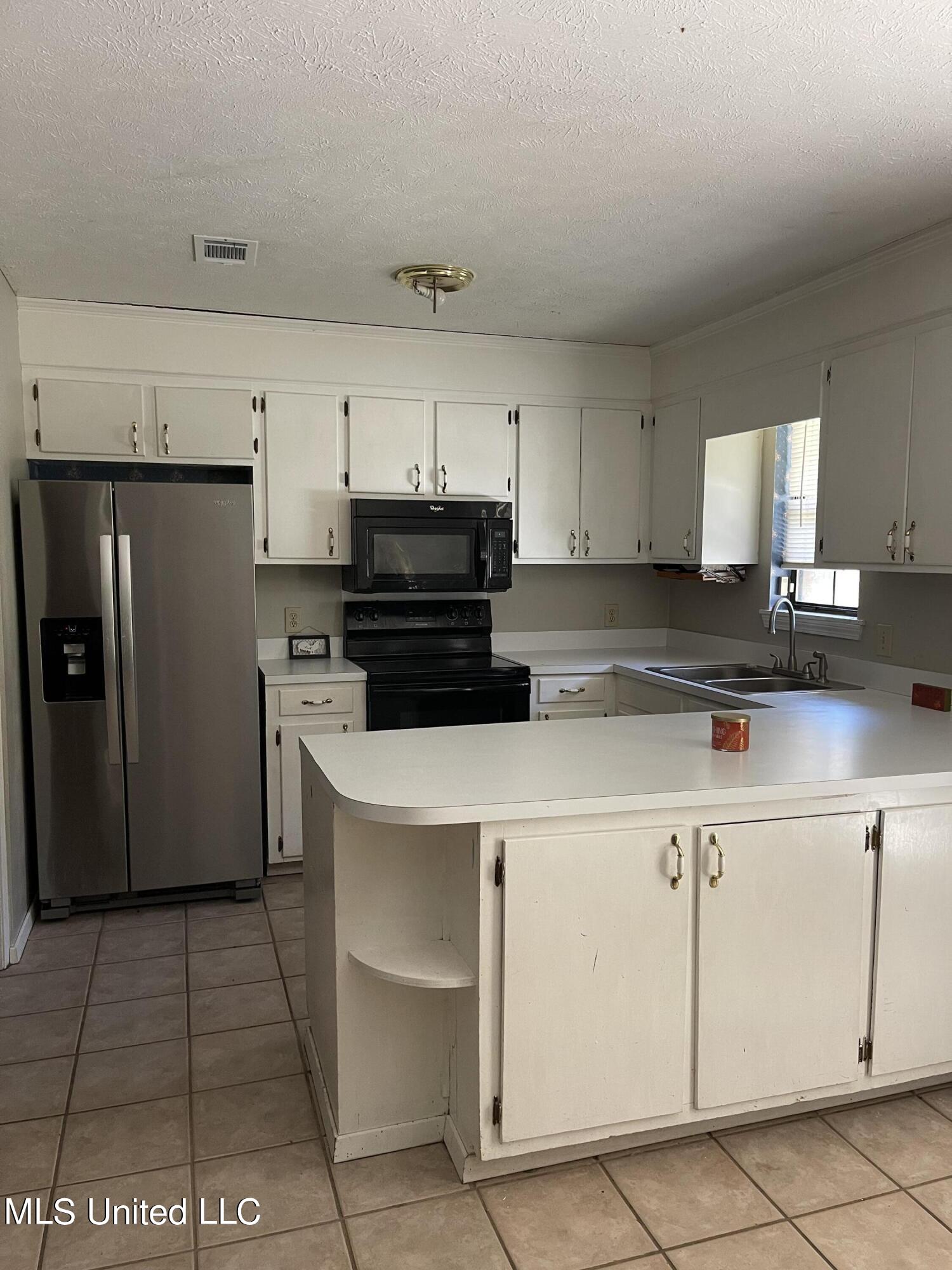 301 Lake Heather Road Brandon, MS 39047 - Photo 2 of 17 Kitchen