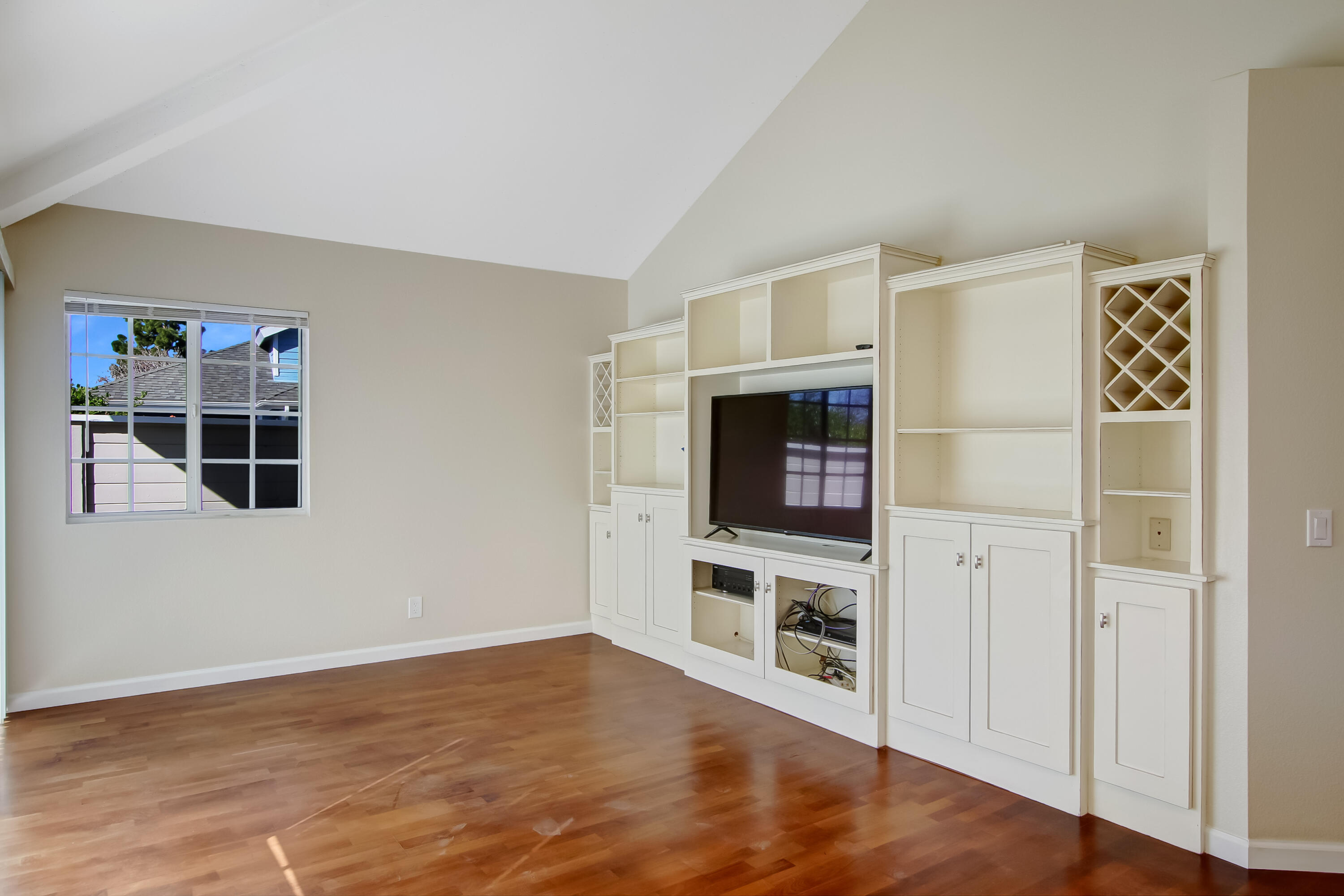 1541 Meadow Circle Carpinteria, CA 93013 - Photo 21 of 36 a view of a livingroom with furniture and wooden floor