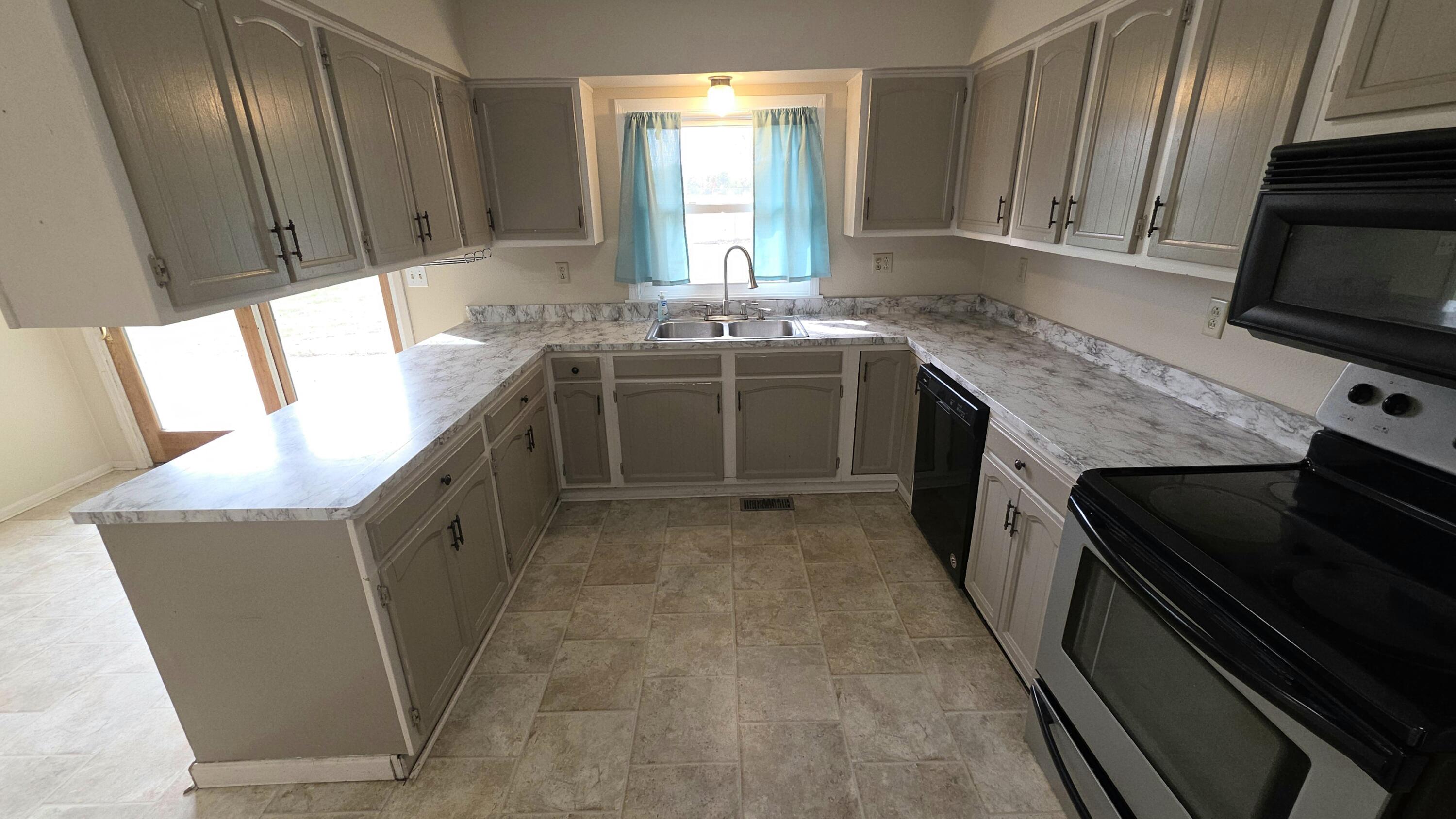 406 Green Street Springport, MI 49284 - Photo 13 of 47 20251017_153729 (1)