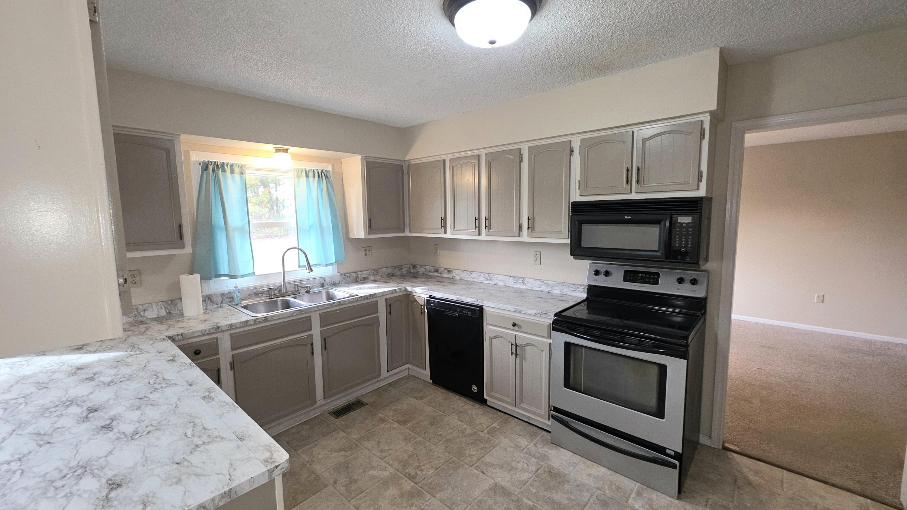 406 Green Street Springport, MI 49284 - Photo 19 of 47 20251017_155046 (1)