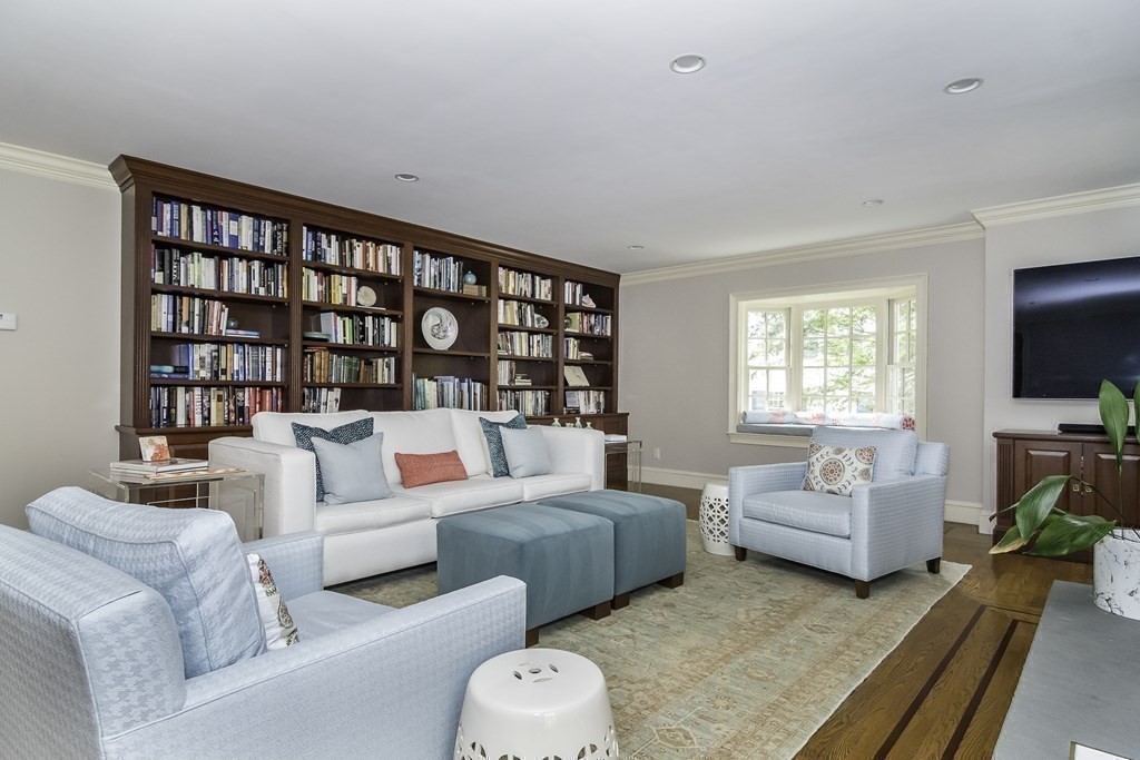 129 Hampshire Road Wellesley, MA 02481 - Photo 11 of 29