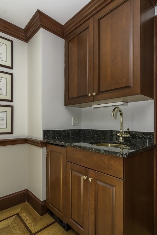 129 Hampshire Road Wellesley, MA 02481 - Photo 13 of 29