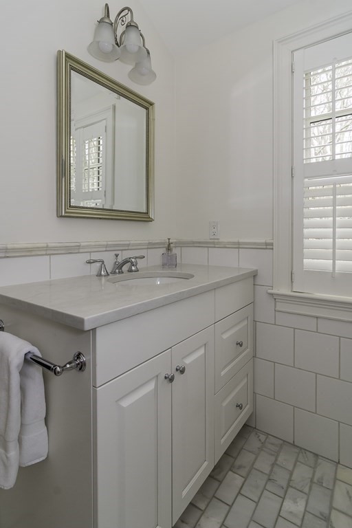 129 Hampshire Road Wellesley, MA 02481 - Photo 21 of 29
