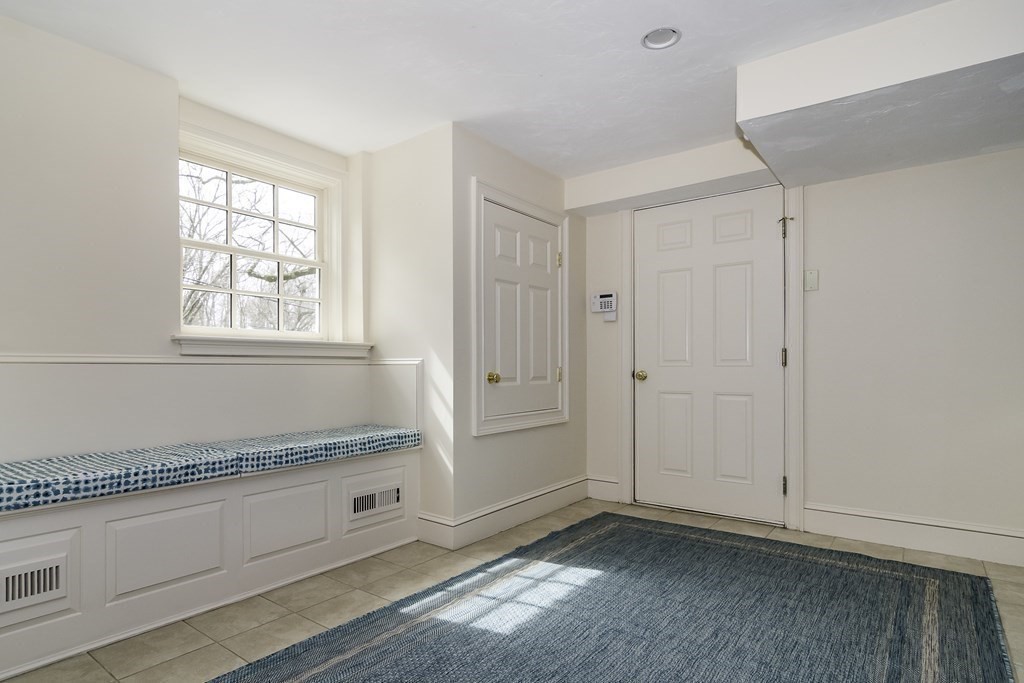 129 Hampshire Road Wellesley, MA 02481 - Photo 24 of 29