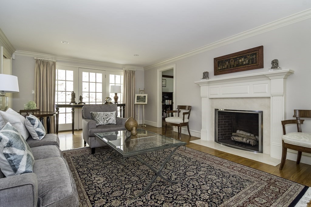 129 Hampshire Road Wellesley, MA 02481 - Photo 3 of 29