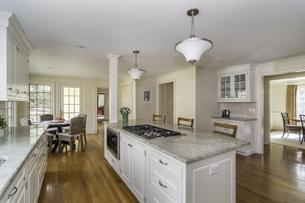 129 Hampshire Road Wellesley, MA 02481 - Photo 6 of 29