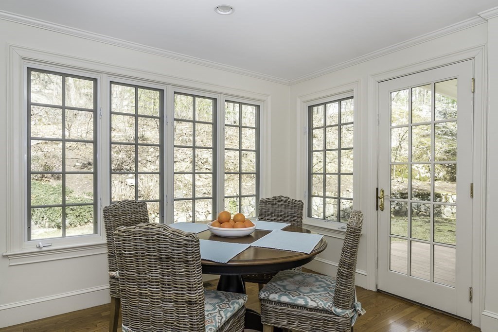 129 Hampshire Road Wellesley, MA 02481 - Photo 7 of 29