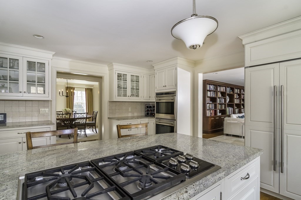 129 Hampshire Road Wellesley, MA 02481 - Photo 8 of 29
