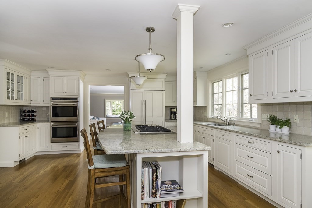 129 Hampshire Road Wellesley, MA 02481 - Photo 9 of 29