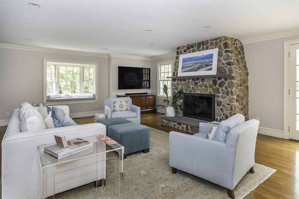129 Hampshire Road Wellesley, MA 02481 - Photo 10 of 29