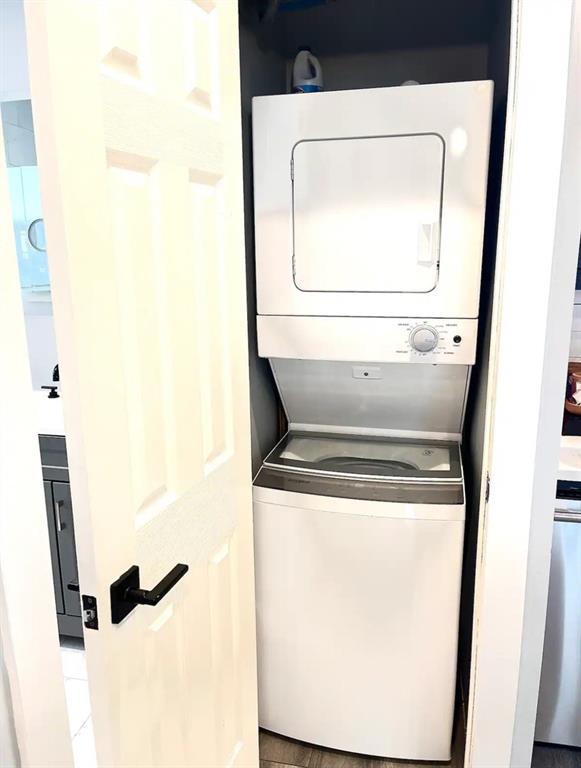 1606 West 12th Street Dallas, TX 75208 - Photo 17 of 20 Washroom featuring stacked washer and clothes dryer