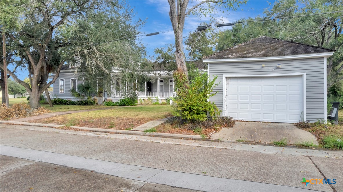 502 North Liberty Street Victoria, TX 77901 - Photo 16 of 17 a front view of house with yard and trees around