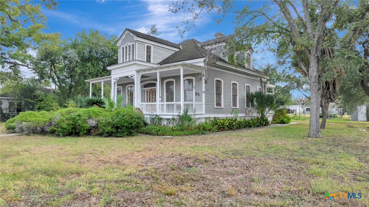 502 North Liberty Street Victoria, TX 77901 - Photo 3 of 17 front view of a house with a yard
