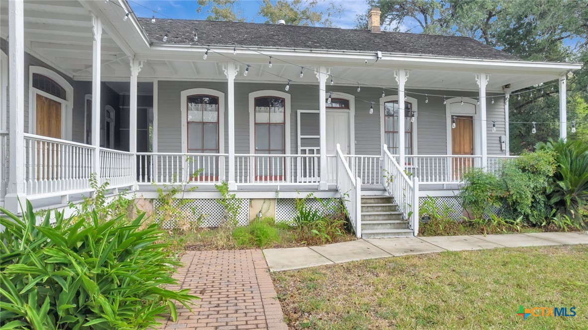 502 North Liberty Street Victoria, TX 77901 - Photo 8 of 17 a front view of a house with a yard