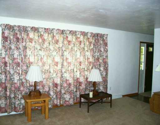 631 County Line Road Acme, PA 15610 - Photo 4 of 8 Living Room.