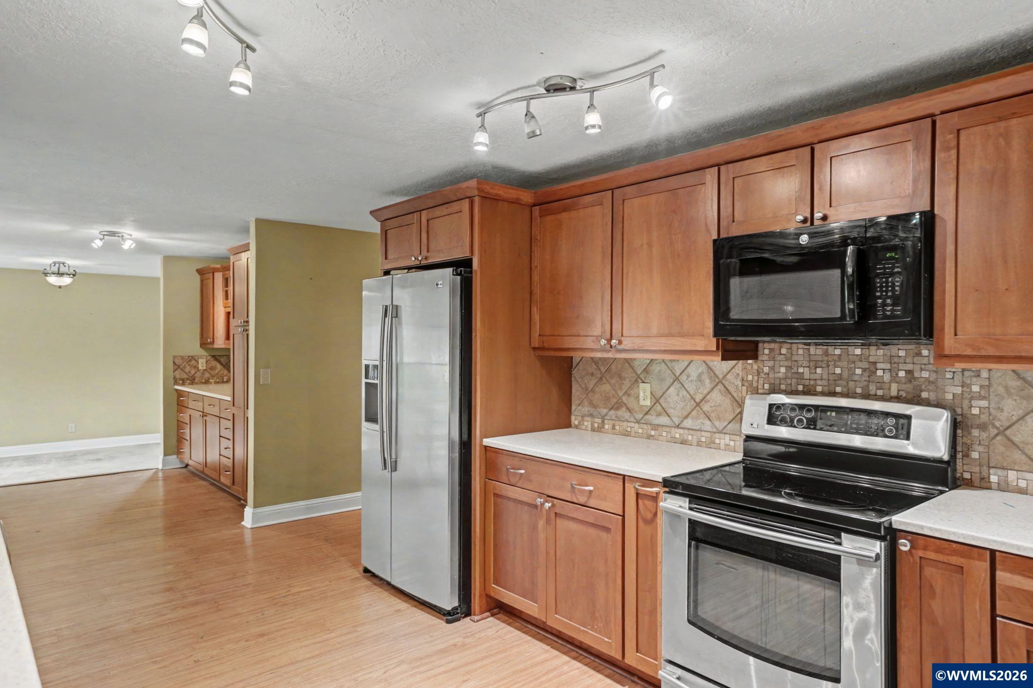 411 Southwest 9th Street Sublimity, OR 97385 - Photo 15 of 29