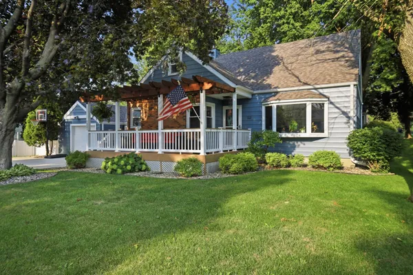 $324,900 | 1221 South Grove Avenue, Owatonna, MN 55060