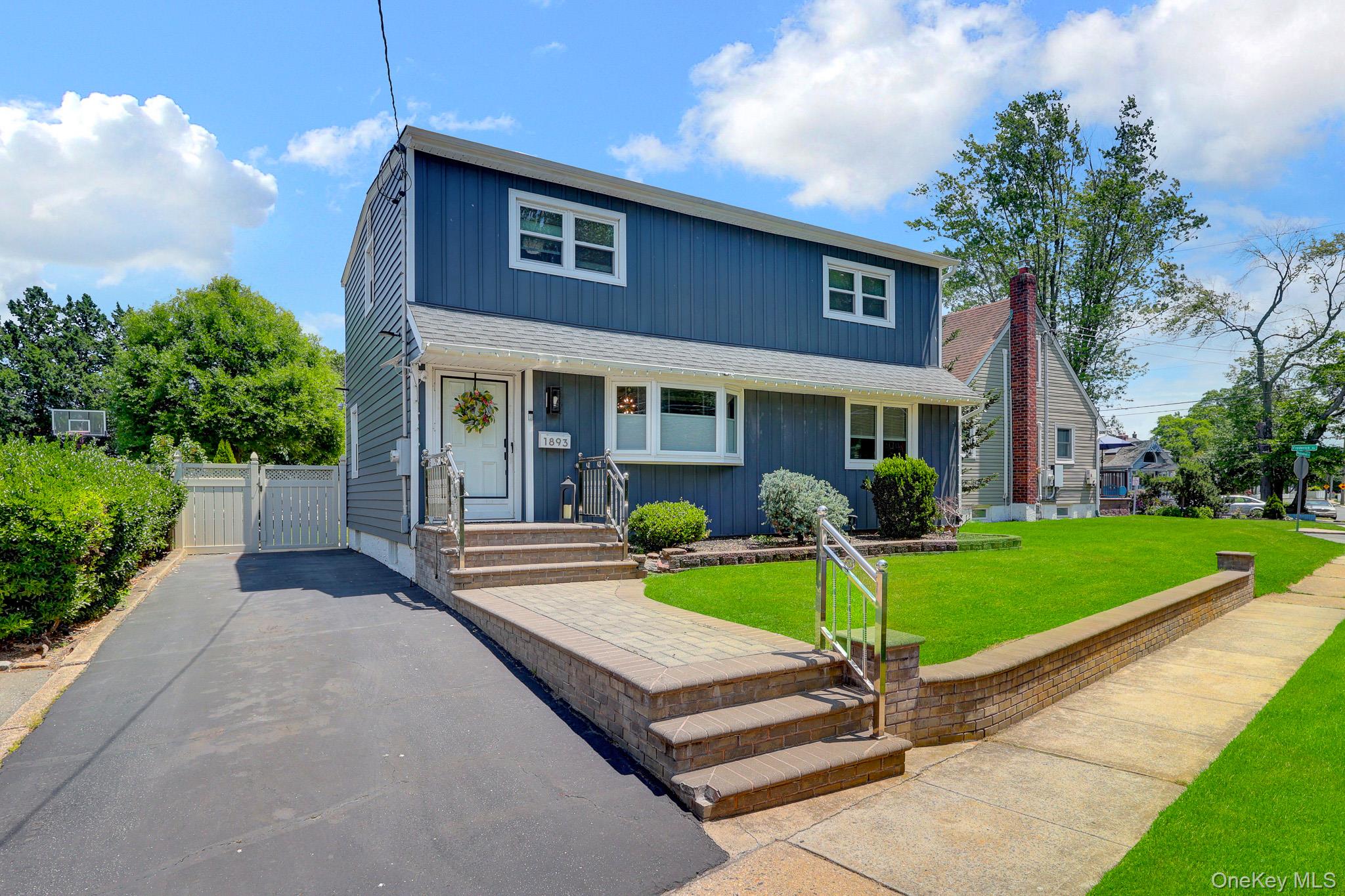 1893 Meadowbrook Road Merrick, NY 11566 - Photo 2 of 37
