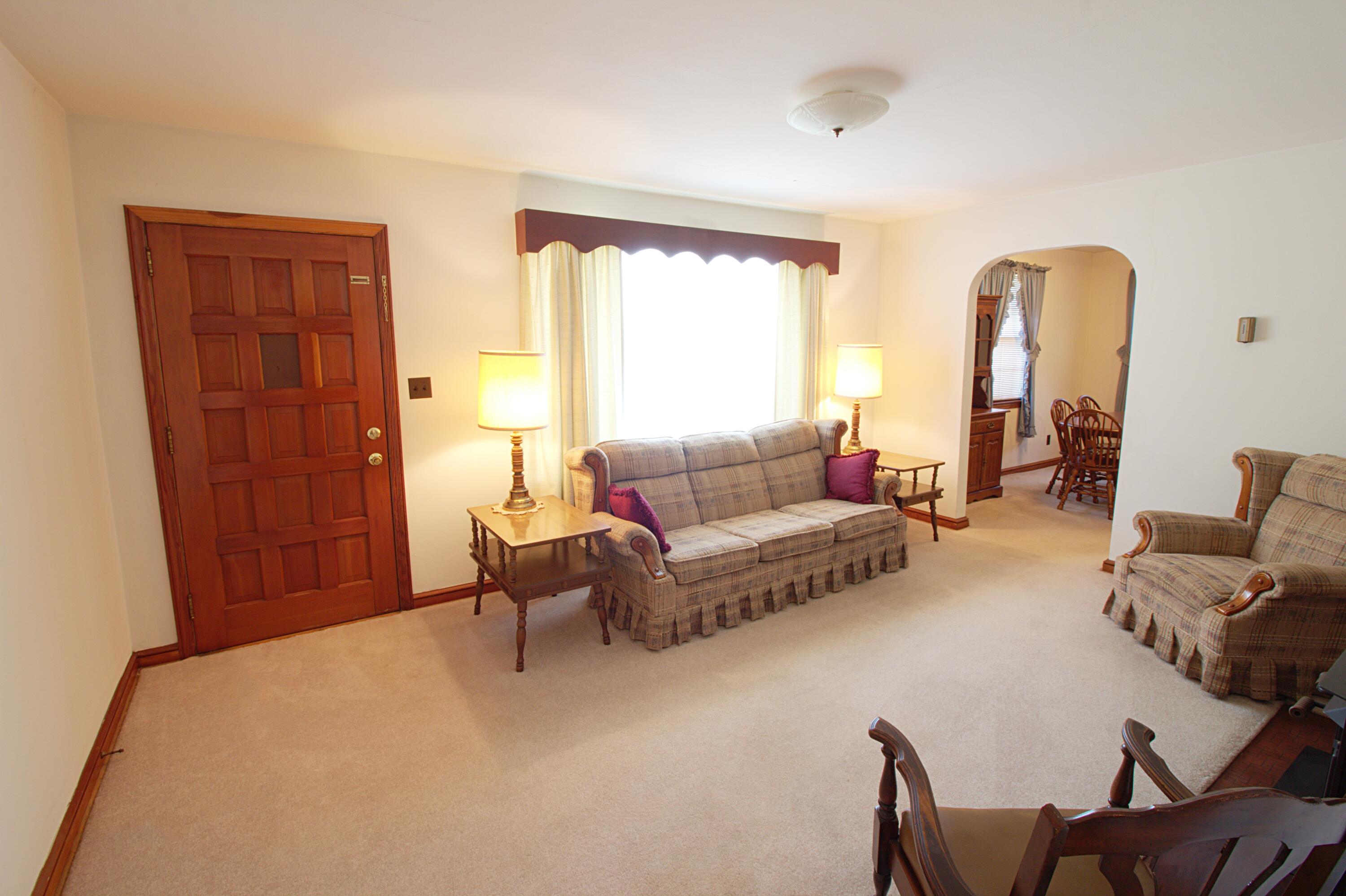 6554 Newland Road Roanoke, VA 24019 - Photo 2 of 26 Living Room V2