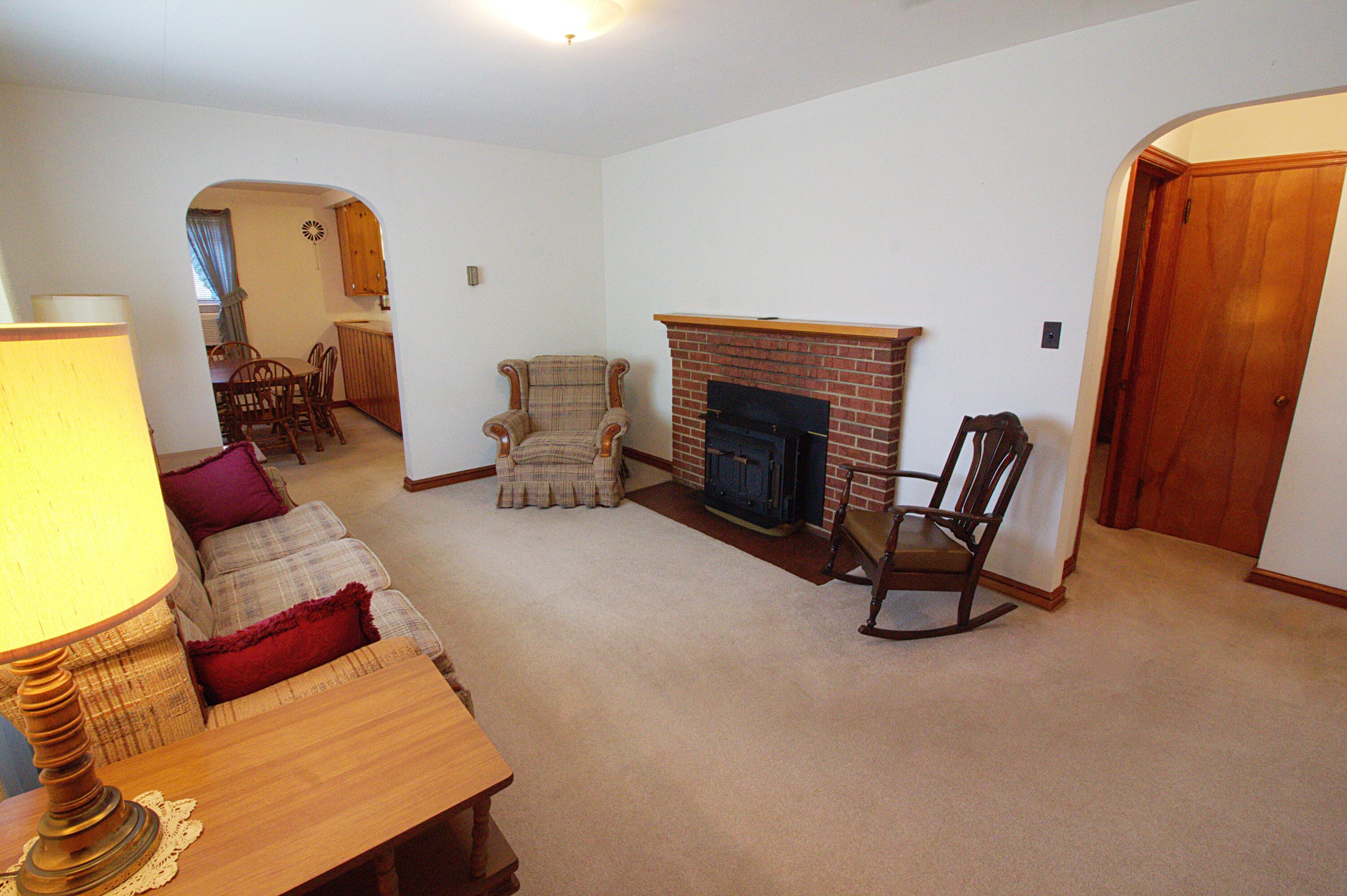 6554 Newland Road Roanoke, VA 24019 - Photo 3 of 26 Living Room