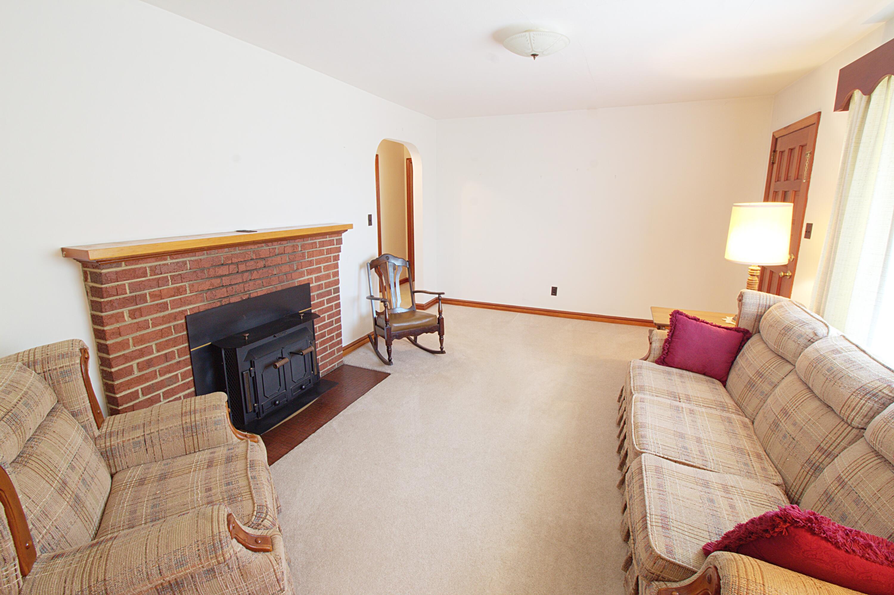 6554 Newland Road Roanoke, VA 24019 - Photo 4 of 26 Living Room V3