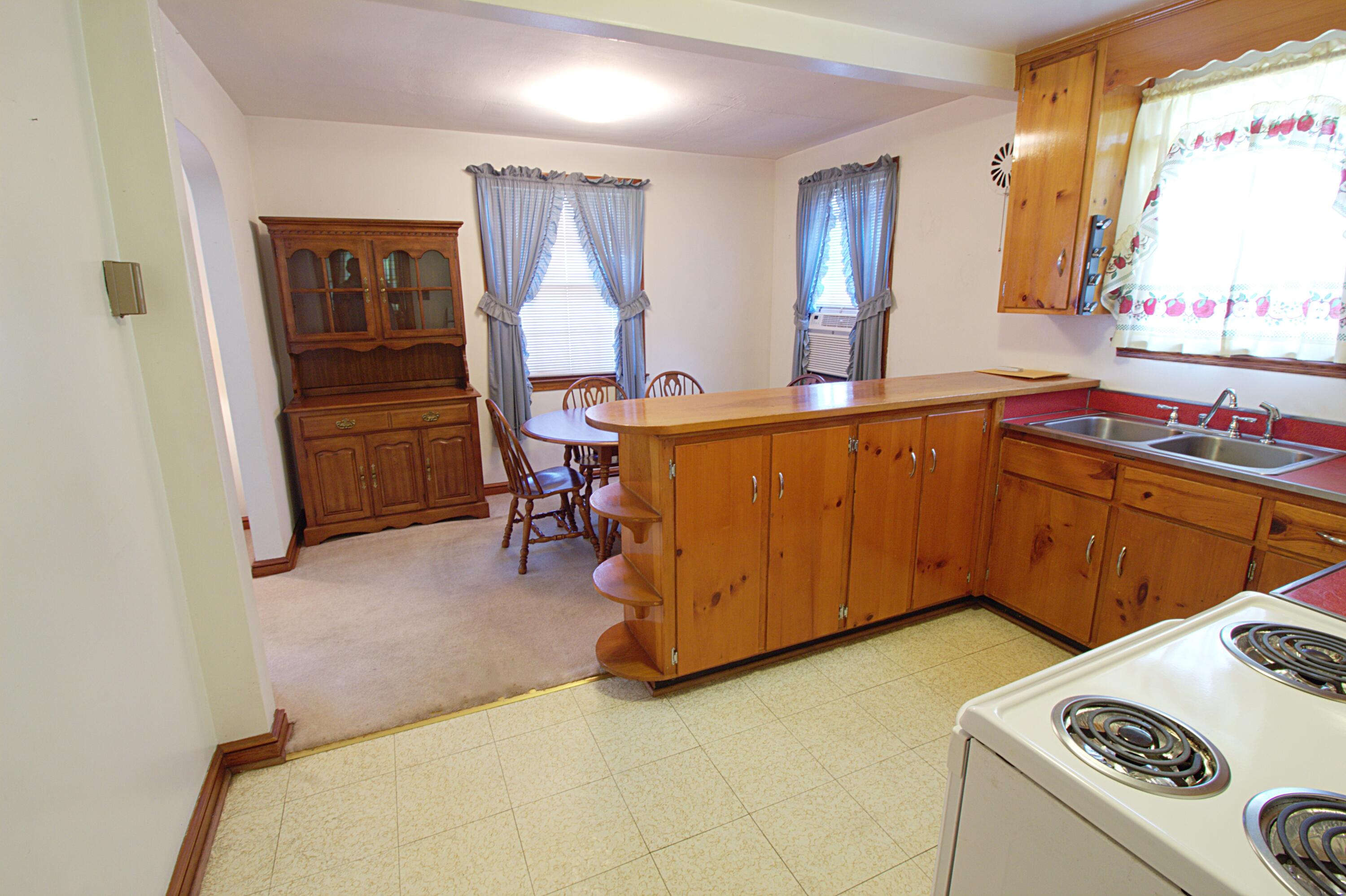 6554 Newland Road Roanoke, VA 24019 - Photo 8 of 26 Dining Area V2