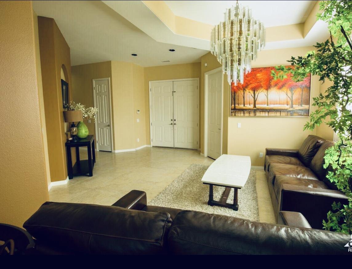 62 Victor Hugo Road Rancho Mirage, CA 92270 - Photo 8 of 14 a living room with furniture and a lamp
