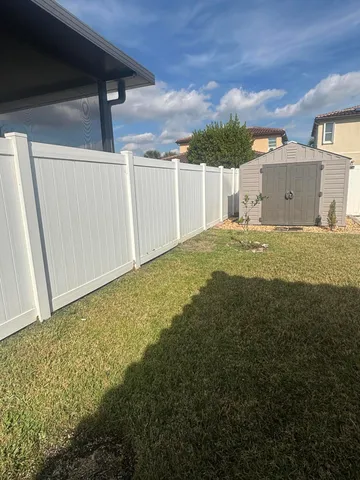 a house view with backyard space