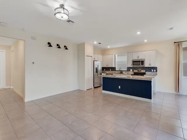 $2,695 | 8010 Northwest Greenbank Circle, Port St. Lucie, FL 34987