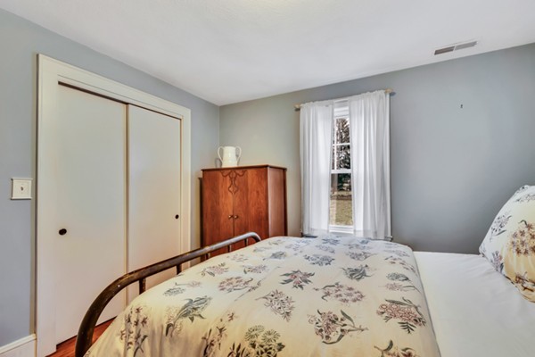 9 Wells Road Reading, MA 01867 - Photo 13 of 26 Gallery Image 13