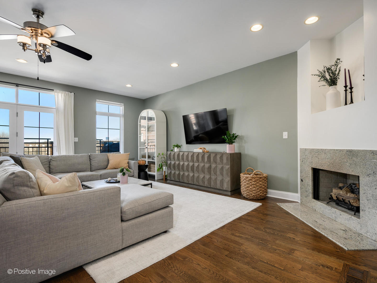 1519 West Irving Park Road, Unit 4 Chicago, IL 60613 - Photo 11 of 24 Gallery Image 11