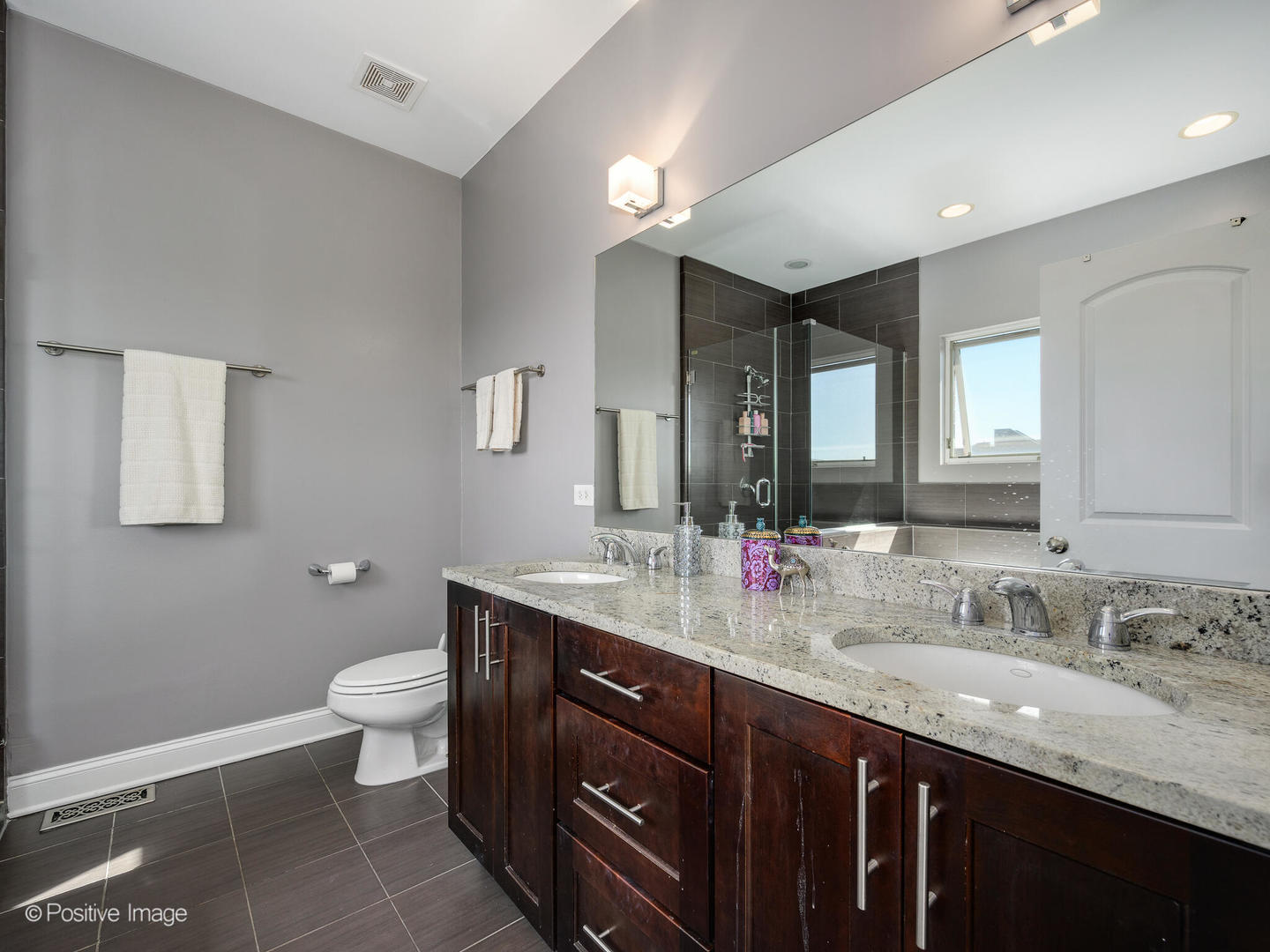 1519 West Irving Park Road, Unit 4 Chicago, IL 60613 - Photo 18 of 24 Gallery Image 18