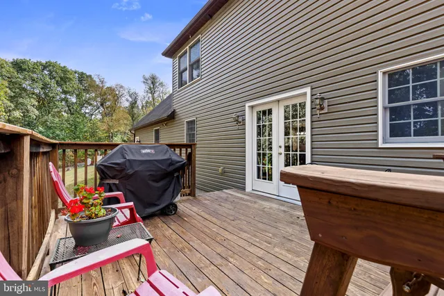 a house view with a outdoor space