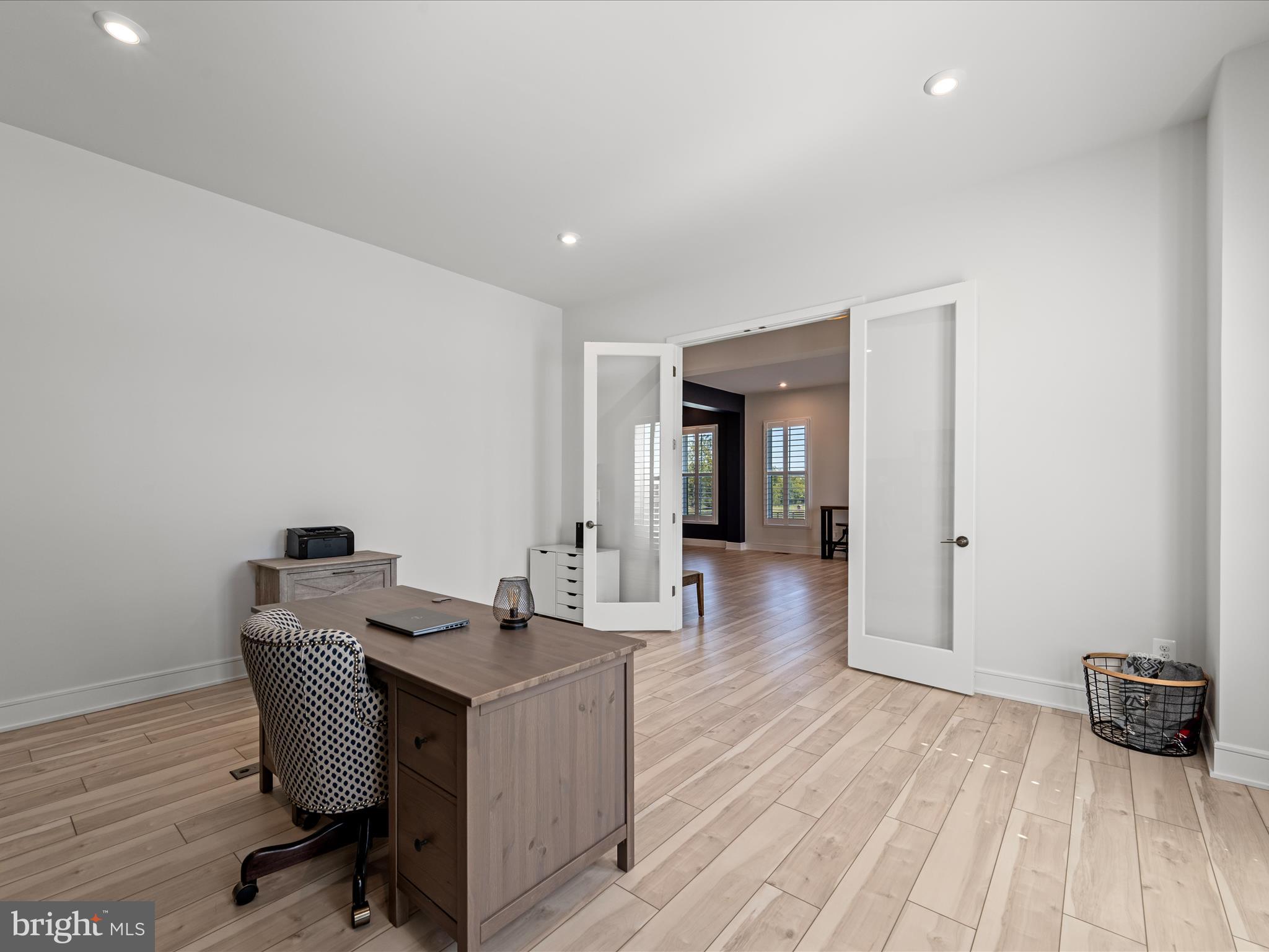 38906 Rumely Way Waterford, VA 20197 - Photo 19 of 99 a workspace with furniture and wooden floor