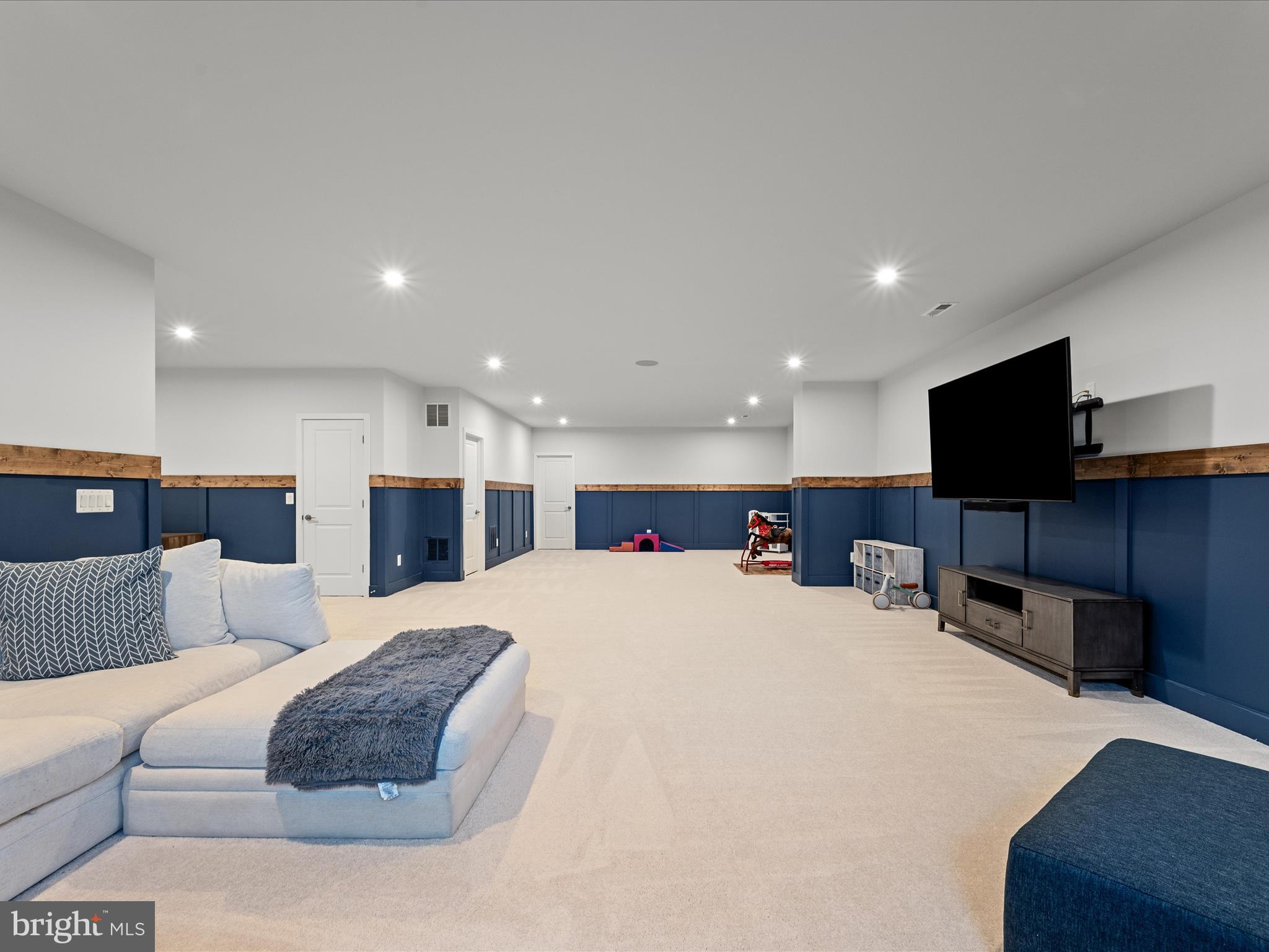 38906 Rumely Way Waterford, VA 20197 - Photo 71 of 99 a large bedroom with a large bed and a flat screen tv