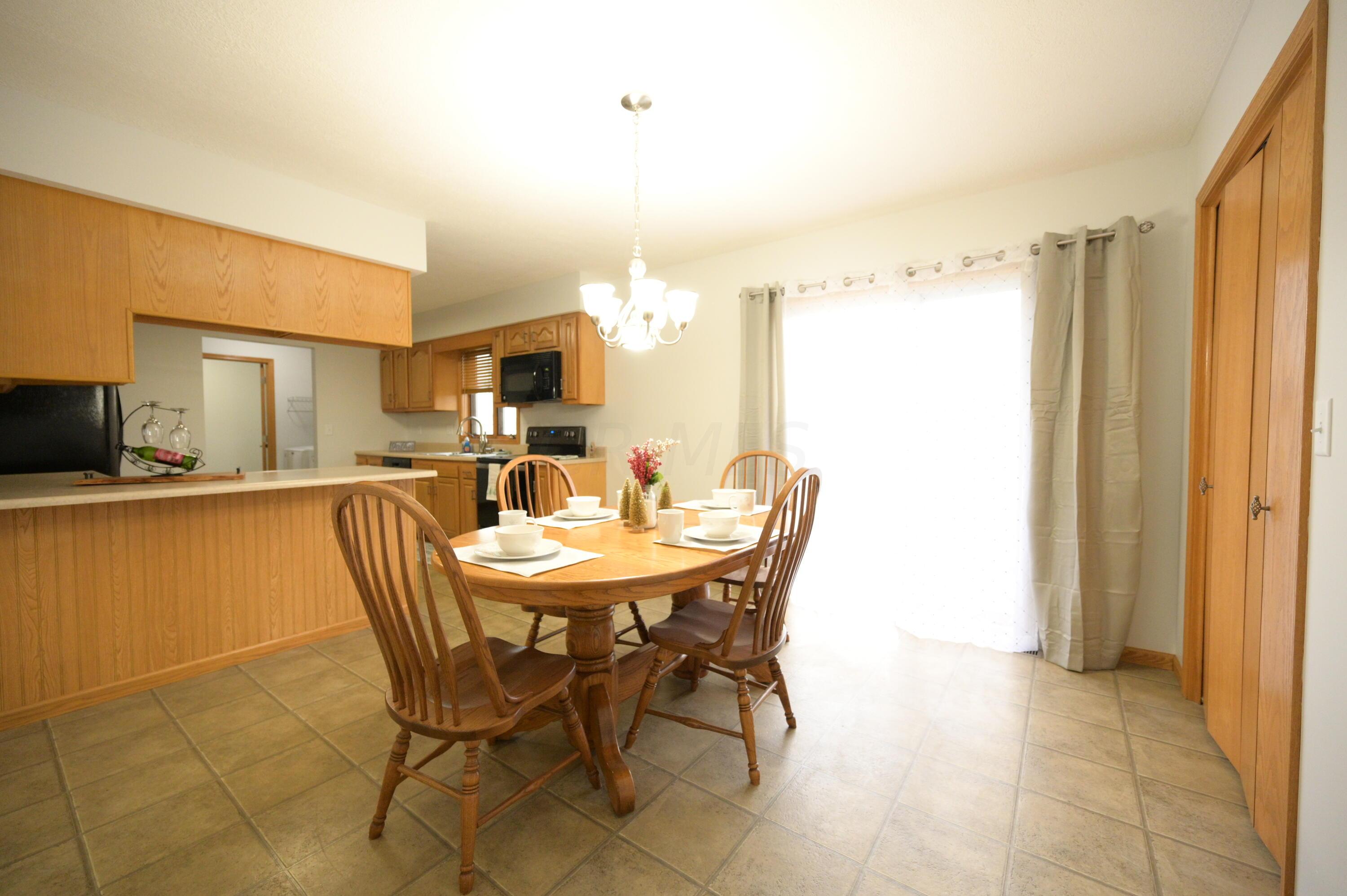 2515 Pole Lane Road Marion, OH 43302 - Photo 8 of 35 dining 1