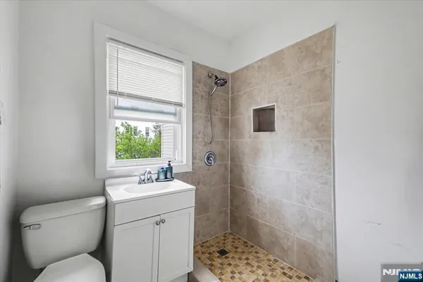 $669,999 | 222 Riverview Place, Cliffside Park, NJ 07010