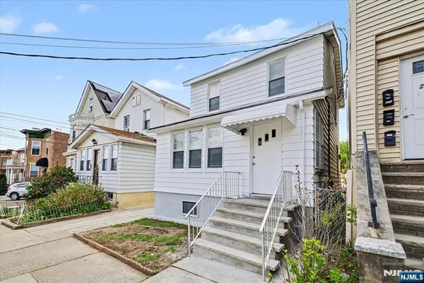 $669,999 | 222 Riverview Place, Cliffside Park, NJ 07010