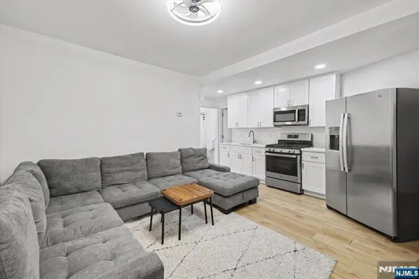 $669,999 | 222 Riverview Place, Cliffside Park, NJ 07010