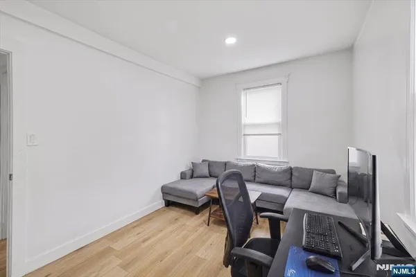 $669,999 | 222 Riverview Place, Cliffside Park, NJ 07010
