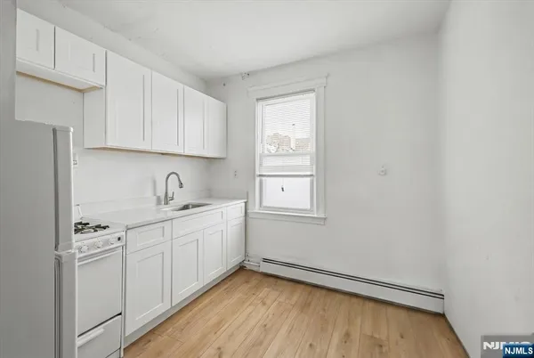 $669,999 | 222 Riverview Place, Cliffside Park, NJ 07010
