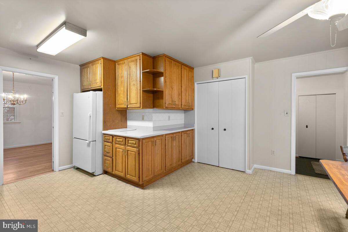 2725 Woodedge Road Silver Spring, MD 20906 - Photo 6 of 36 Large Pantry in kitchen too !