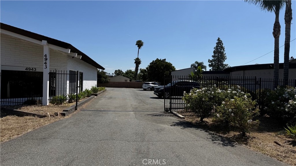 4943 La Sierra Avenue Riverside, CA 92505 - Photo 6 of 16 a backyard of a house with lots of green space