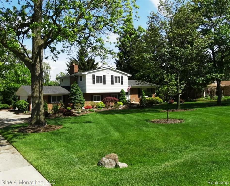 1190 Hayfield Road Rochester Hills, MI 48306 - Photo 1 of 31